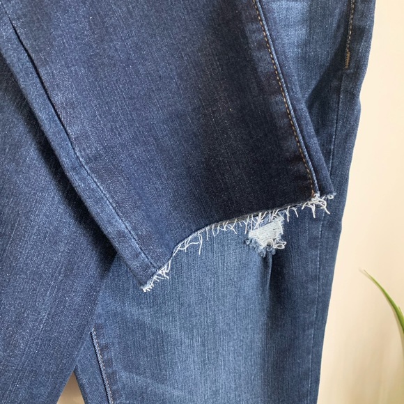 Never Dream Alone Denim Stretch Distressed Straight Leg Jeans Size 7 Size 28 - Picture 7 of 8